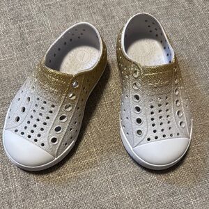 Native Kids Gold and White Shoes
Toddler 6